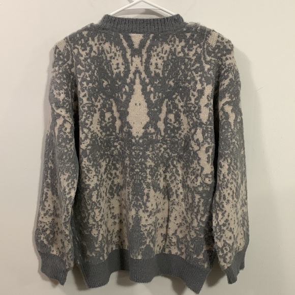 Love Token “Grey Snake” Sweater - softest thing I ever felt! NWT Size Small - Picture 3 of 8